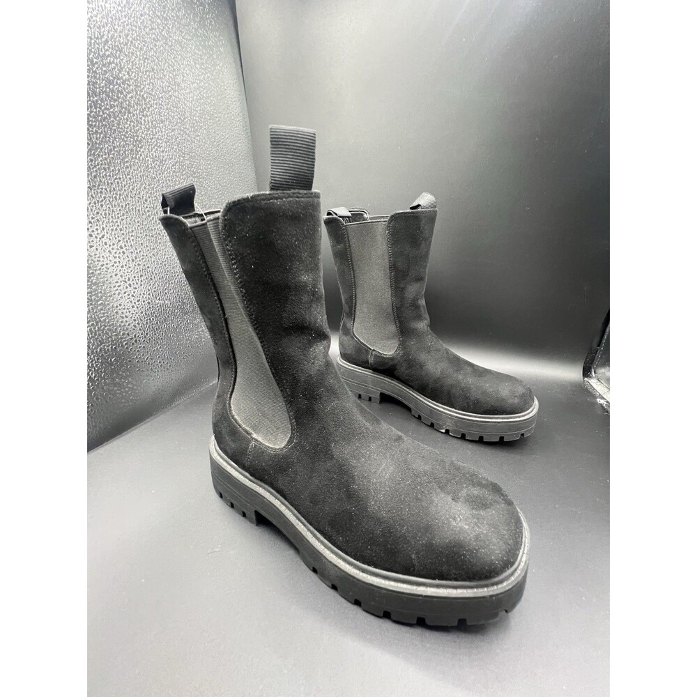 Women’s Chelsea Boots Size 6 Black Lug Sole Pull On Ankle Boots NWT